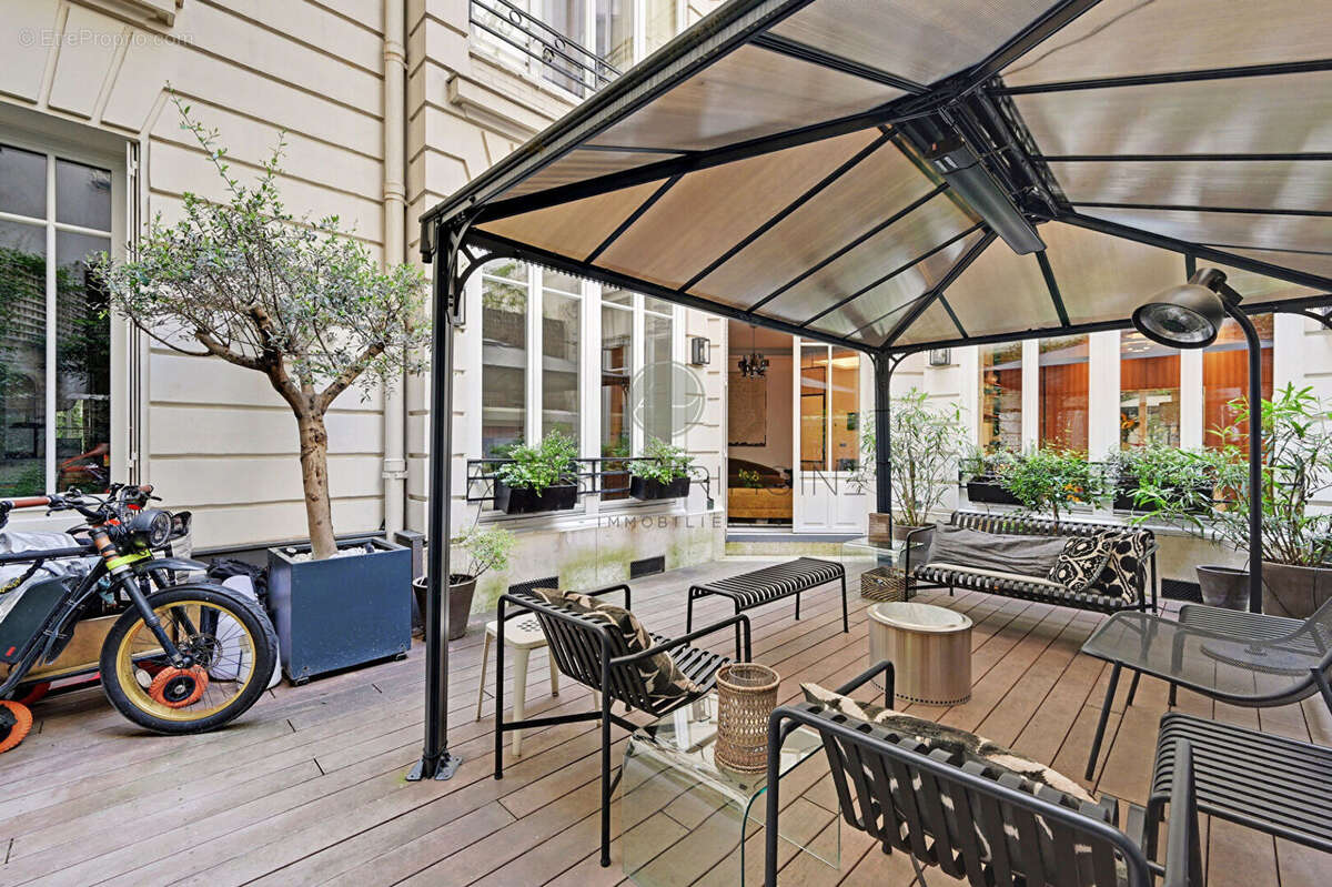 Appartement à PARIS-8E