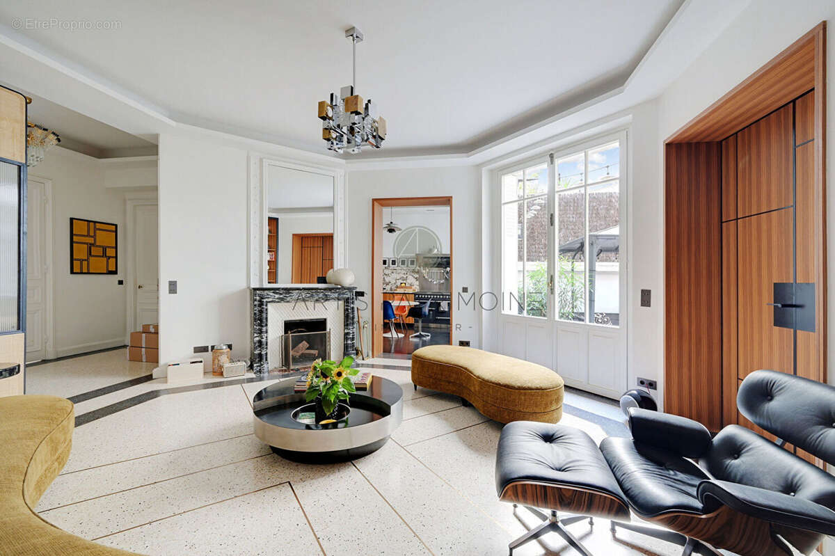 Appartement à PARIS-8E