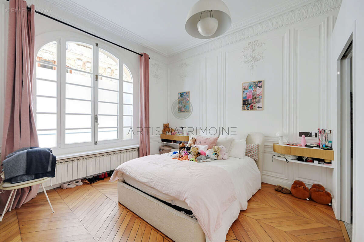 Appartement à PARIS-8E