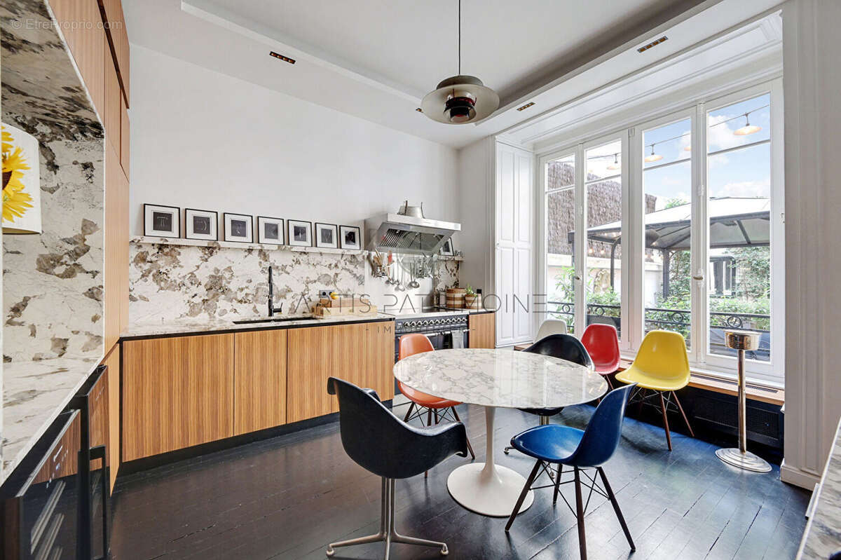 Appartement à PARIS-8E