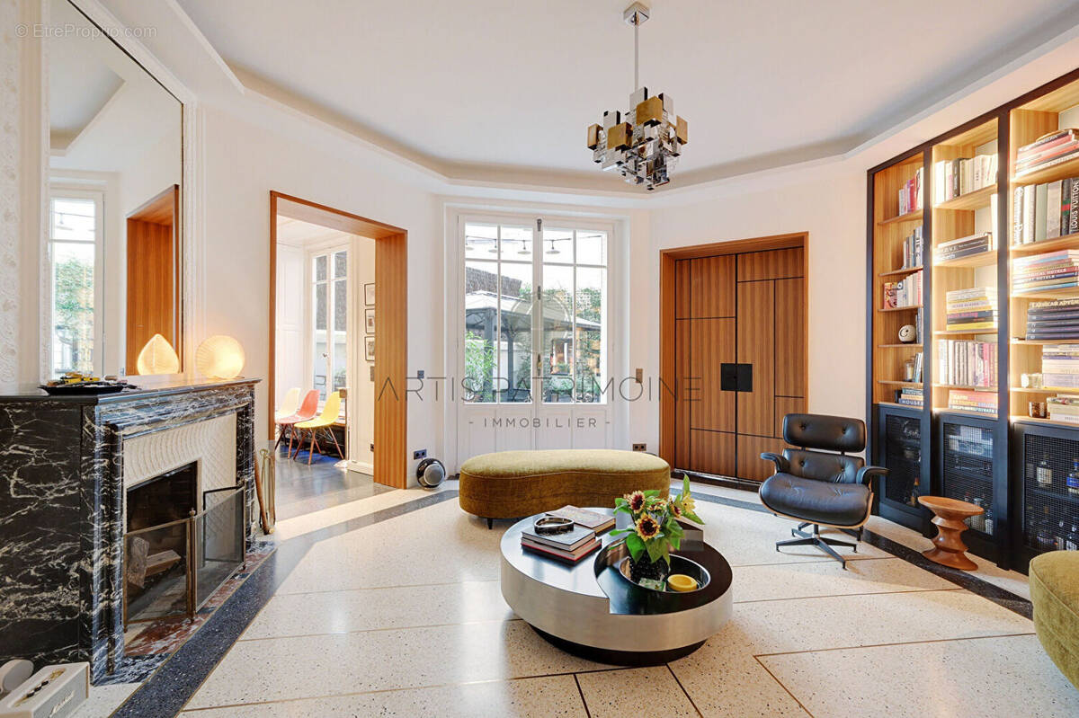 Appartement à PARIS-8E