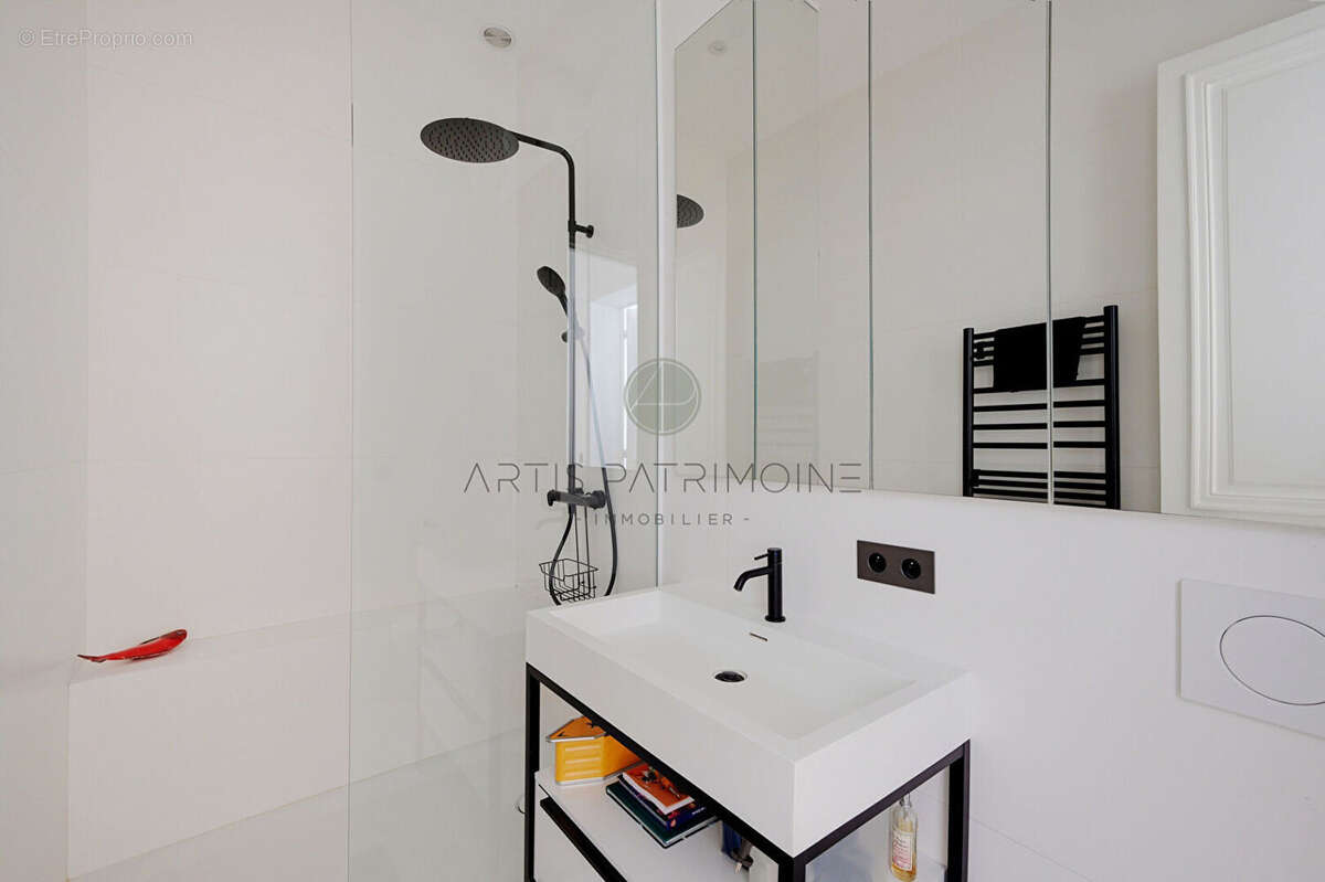 Appartement à PARIS-8E