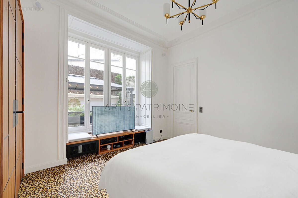 Appartement à PARIS-8E