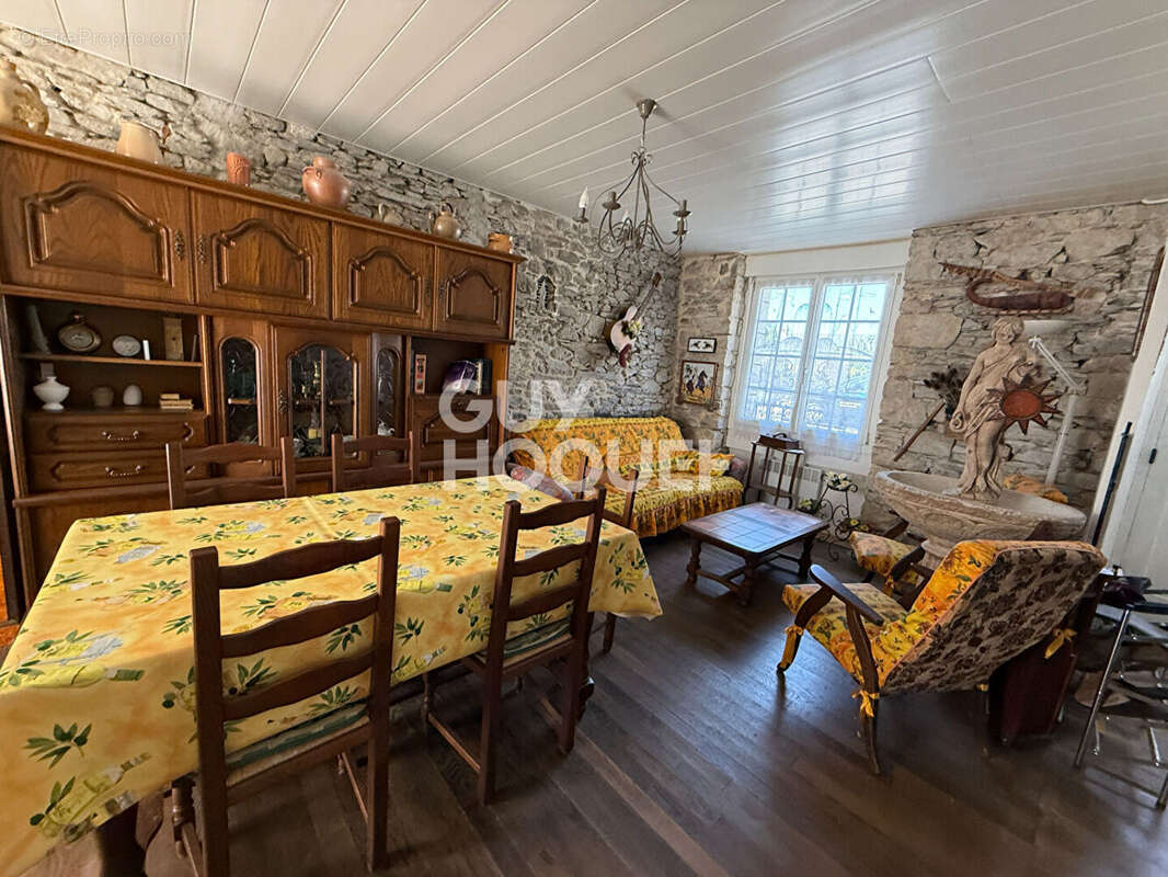 Maison à LE VIVIER-SUR-MER