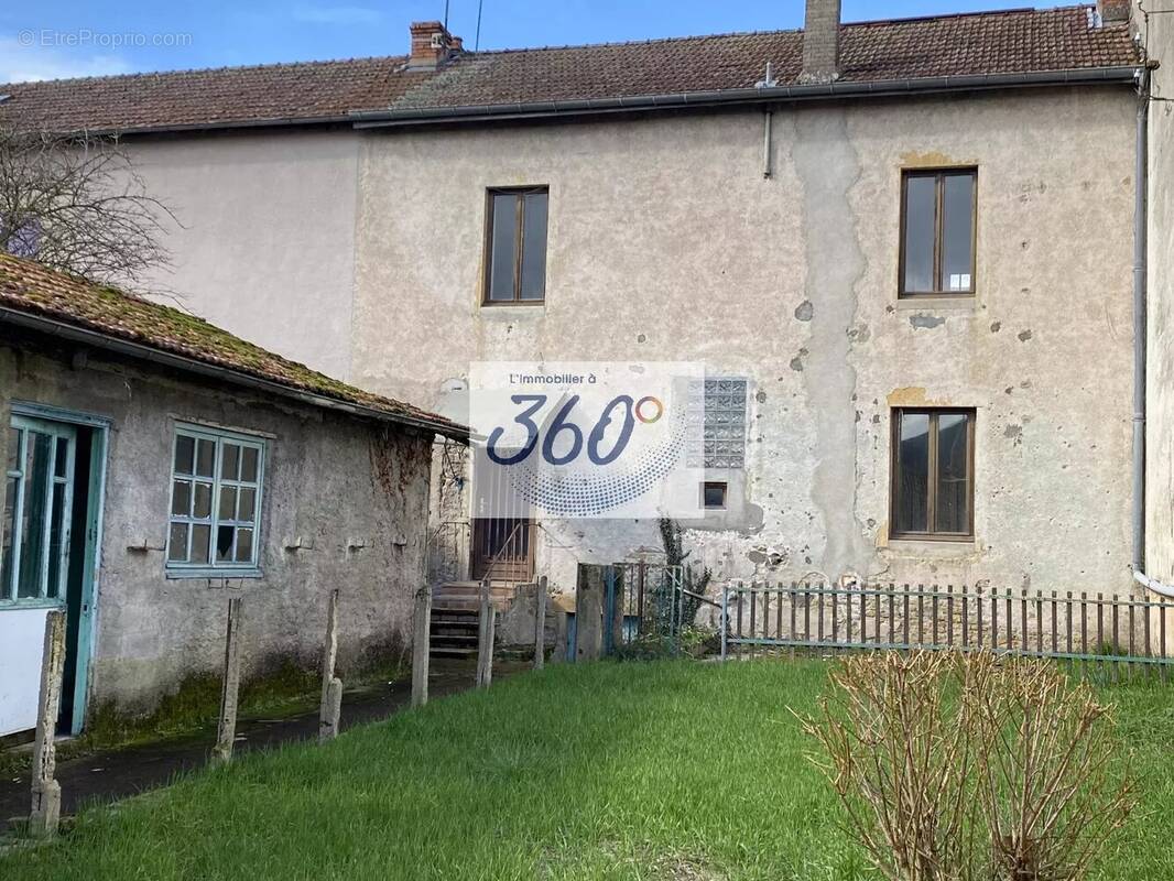 Appartement à SALORNAY-SUR-GUYE