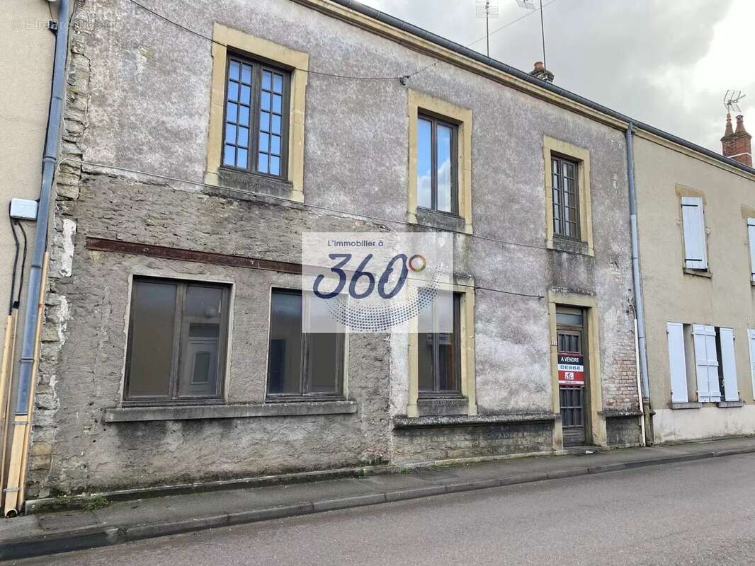 Appartement à SALORNAY-SUR-GUYE