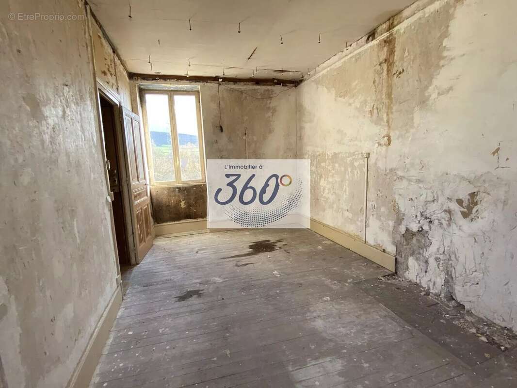 Appartement à SALORNAY-SUR-GUYE