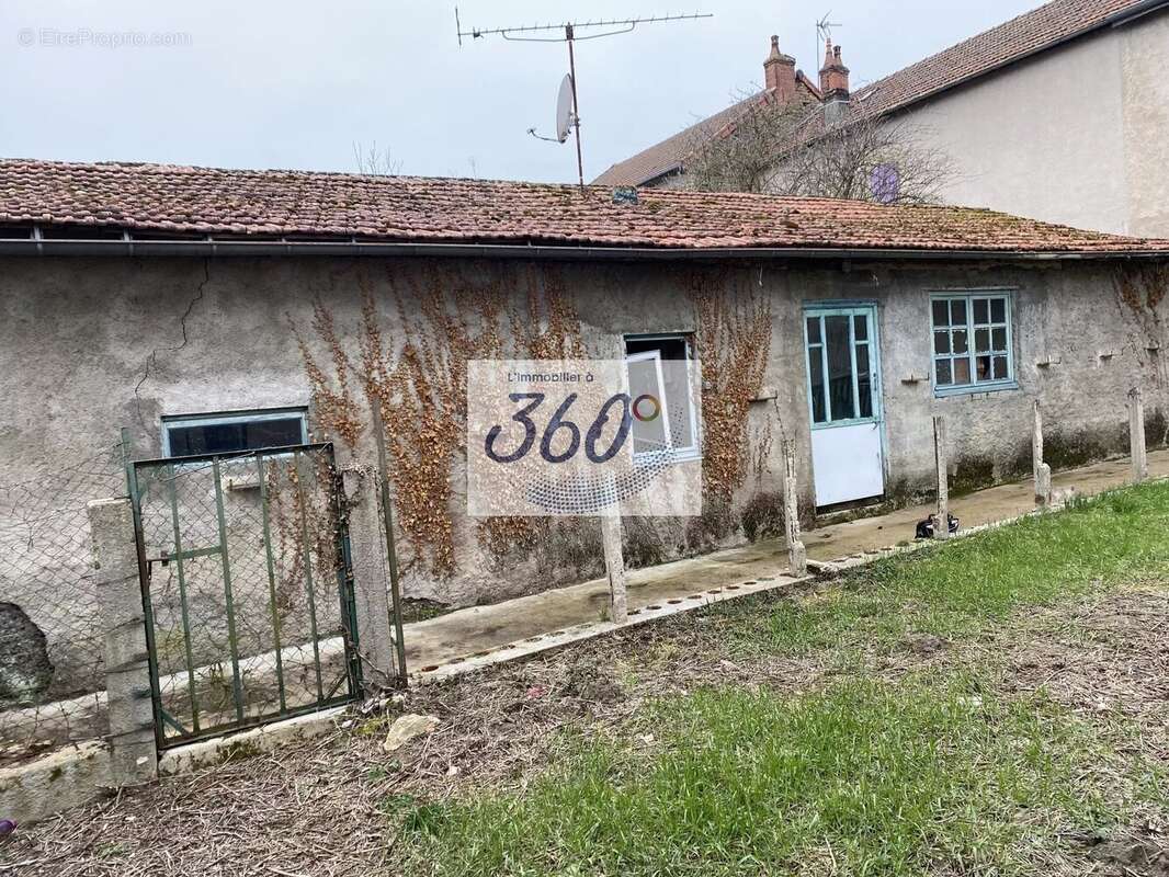 Appartement à SALORNAY-SUR-GUYE