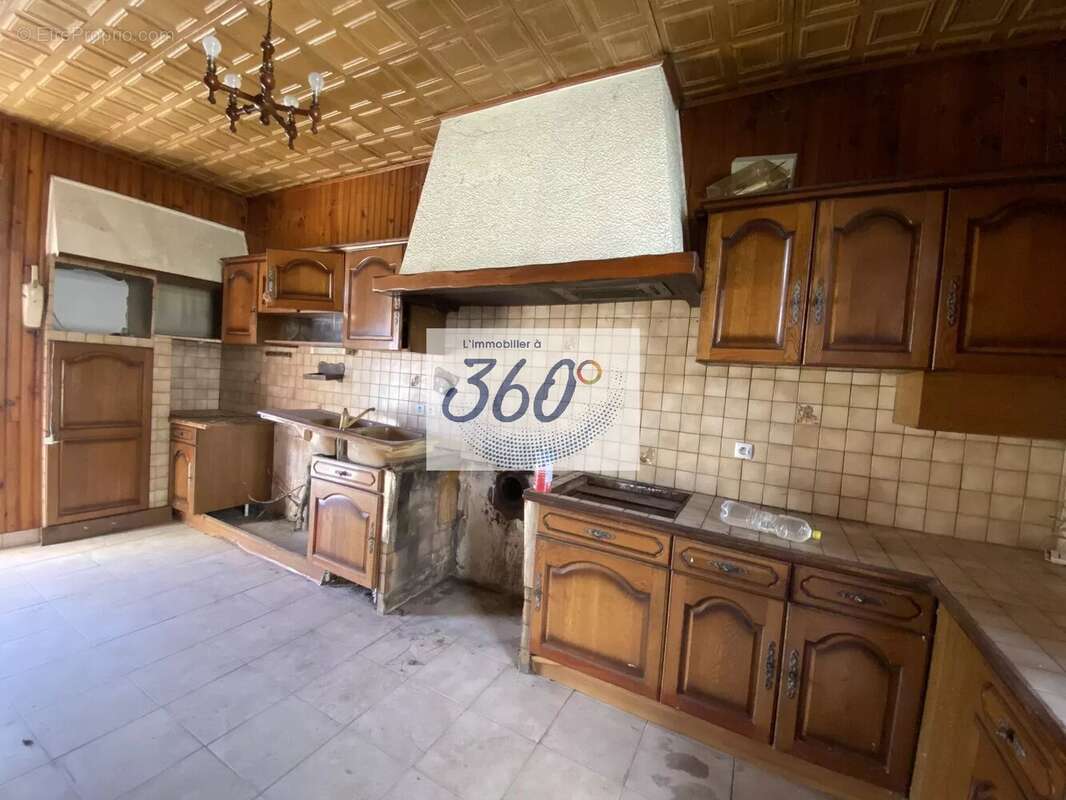 Appartement à SALORNAY-SUR-GUYE