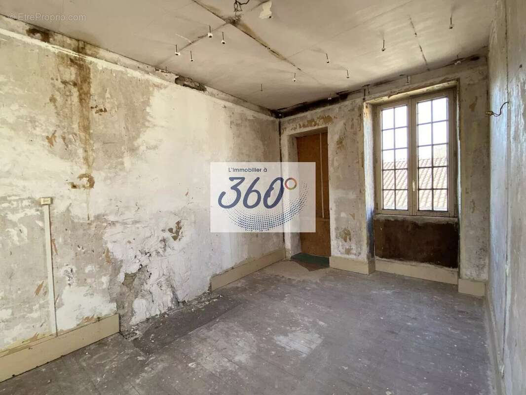Appartement à SALORNAY-SUR-GUYE