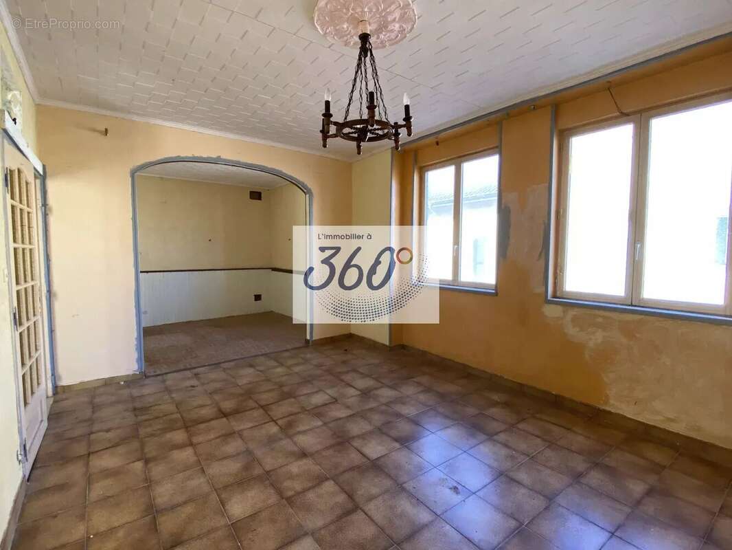 Appartement à SALORNAY-SUR-GUYE