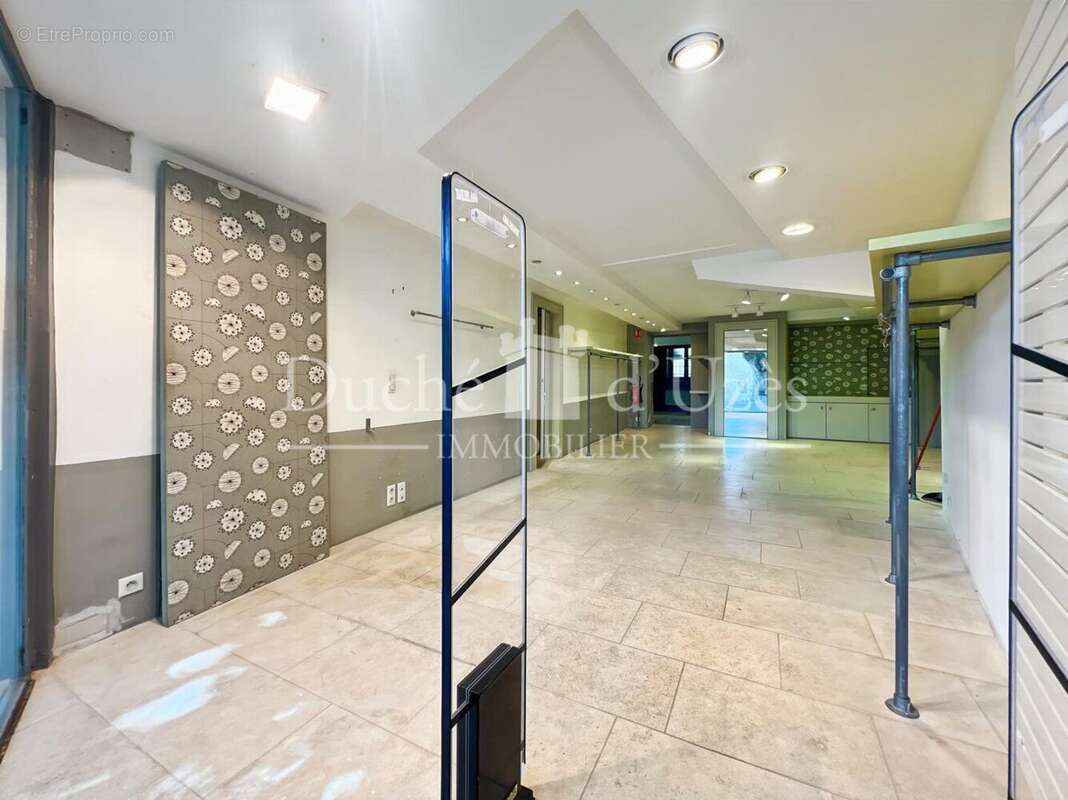 Photo 3 - Commerce à UZES