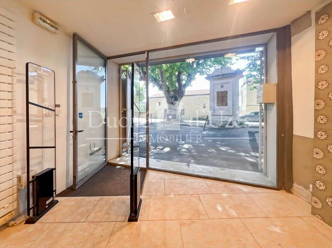 Photo 4 - Commerce à UZES