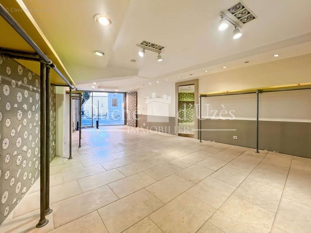 Photo 6 - Commerce à UZES