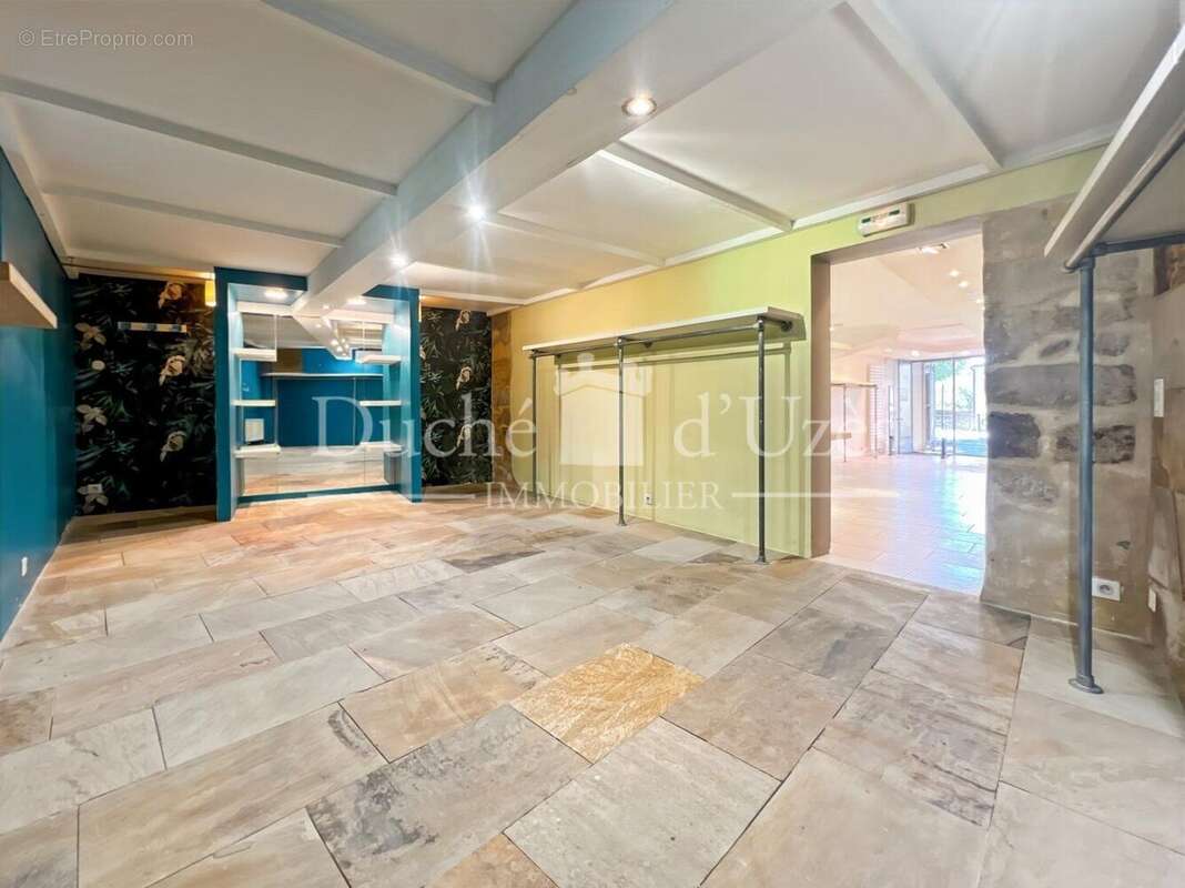 Photo 9 - Commerce à UZES