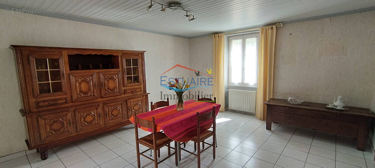 Maison à SAINT-ETIENNE-DE-MONTLUC