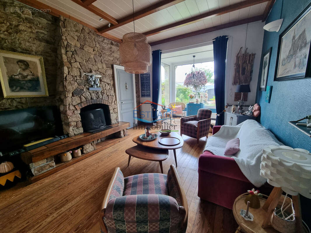 Maison à SAINT-ETIENNE-DE-MONTLUC