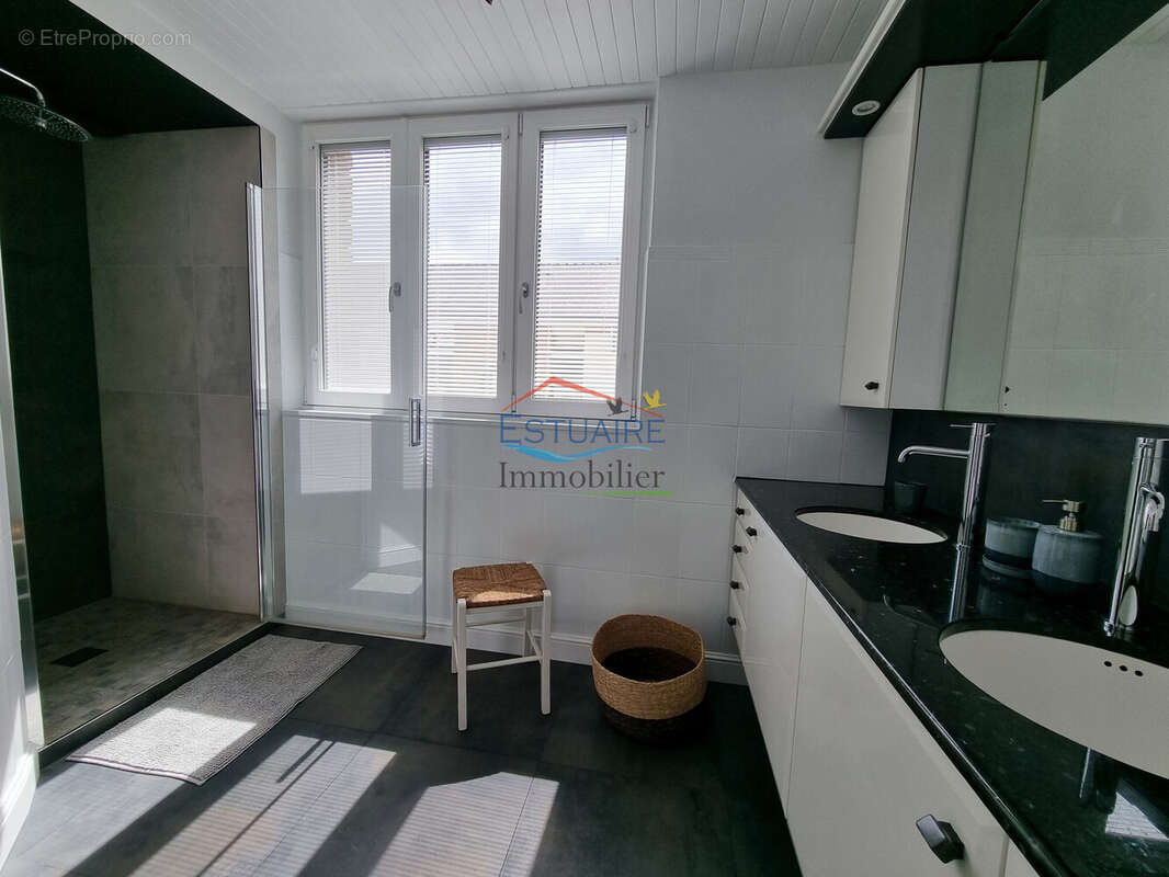 Maison à SAINT-ETIENNE-DE-MONTLUC