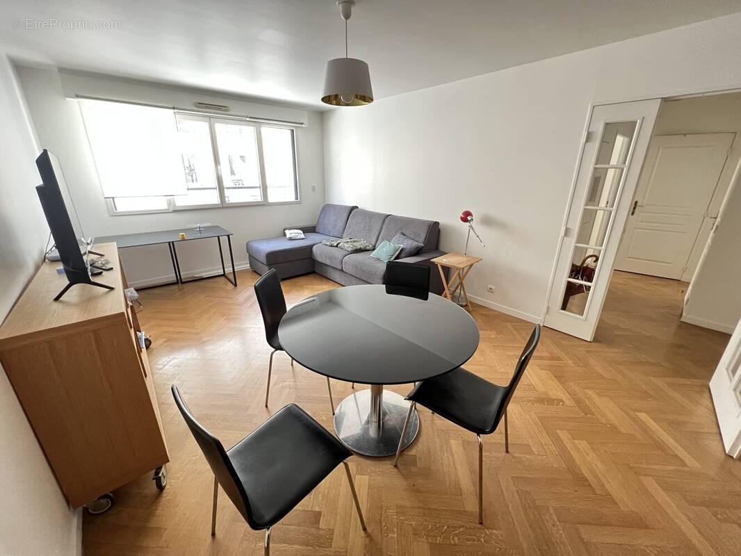 Appartement à PARIS-14E