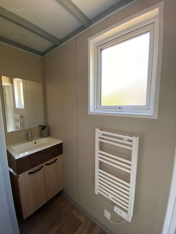 salle d&#039;eau invité  - Maison à SAINT-HILAIRE-DE-RIEZ