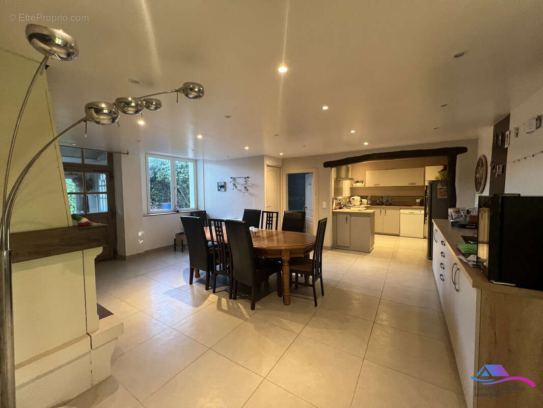 SALLE A MANGER - Maison à SAINT-BAUDEL