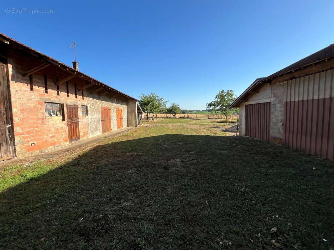 Maison à LA CHAPELLE-THECLE