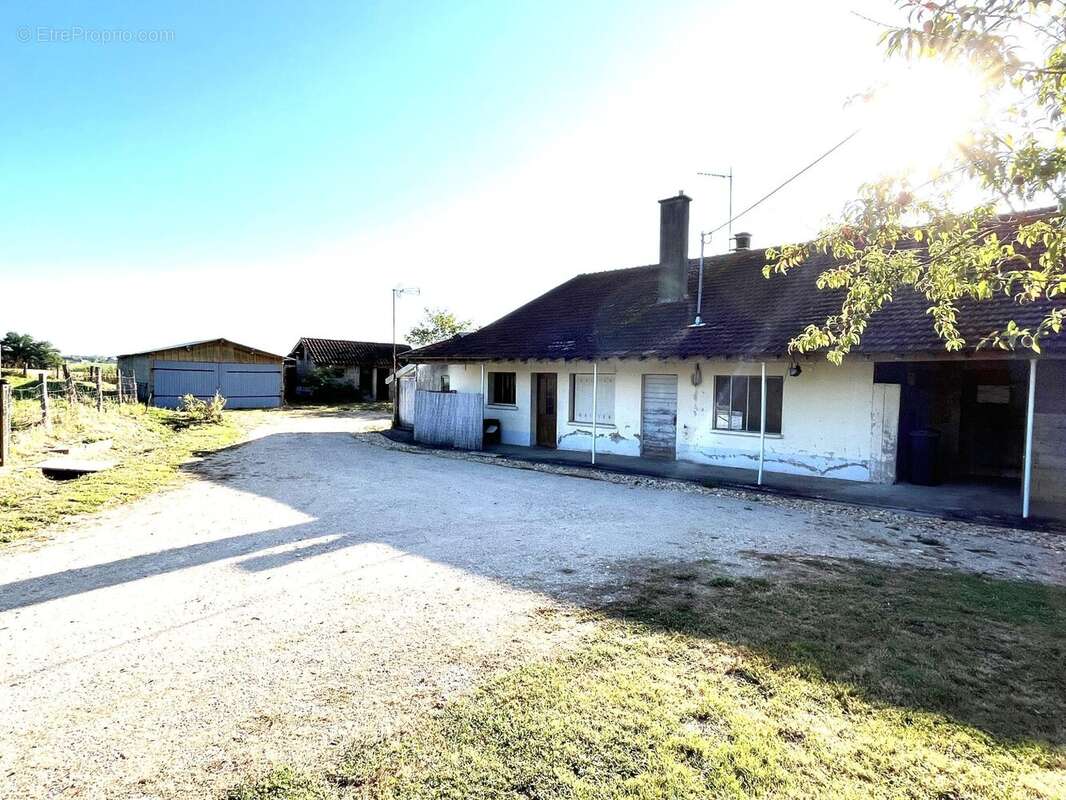 Maison à LA CHAPELLE-THECLE
