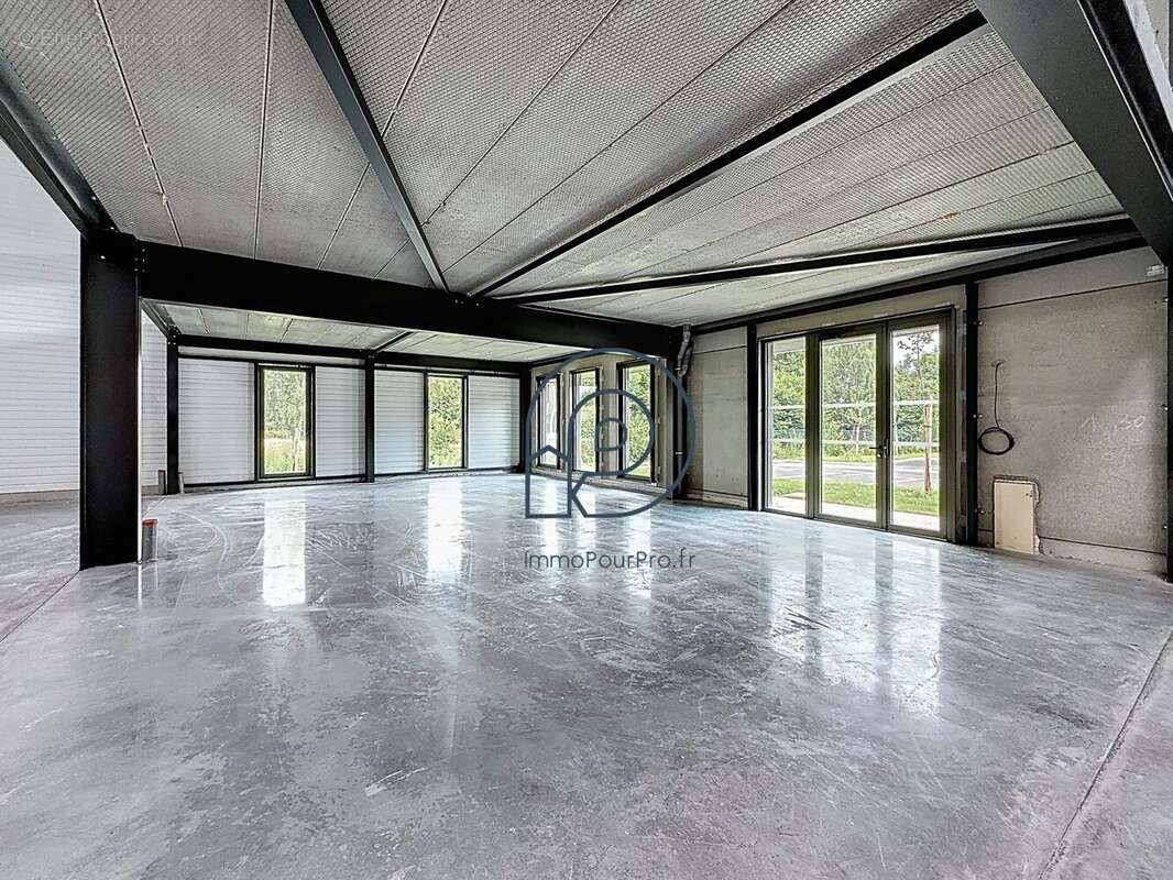 A6 - Commerce à LEERS