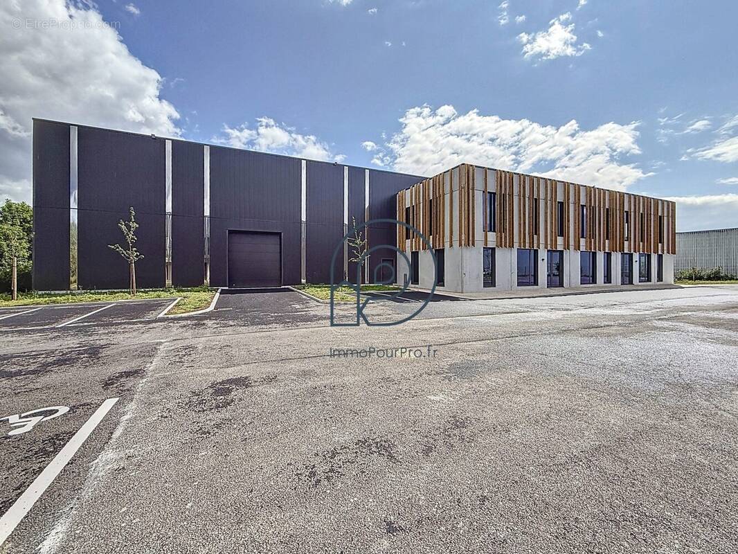 B1 - Commerce à LEERS