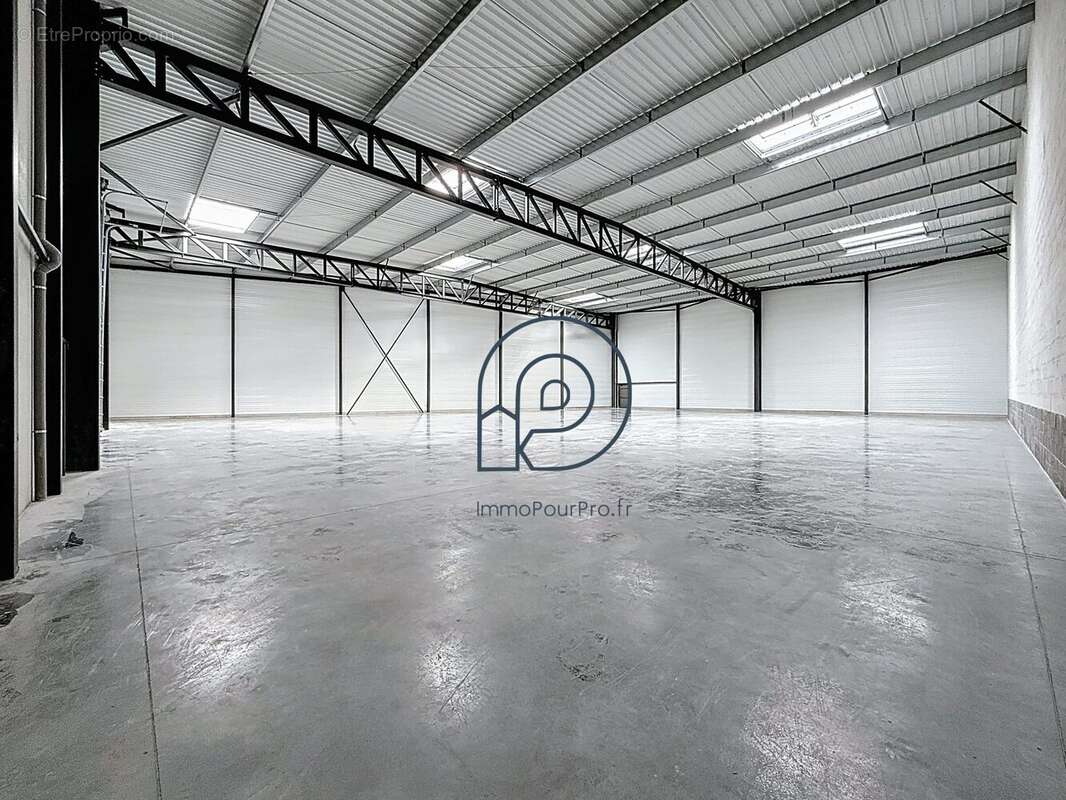 B1 - Commerce à LEERS