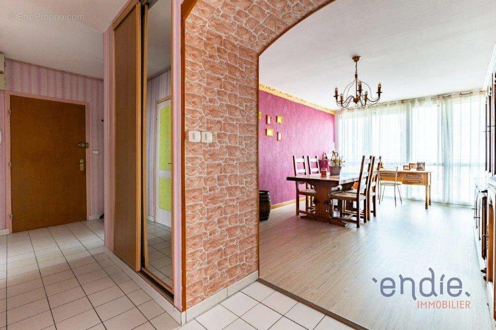 Appartement à CHENOVE