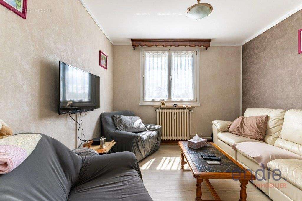 Appartement à CHENOVE