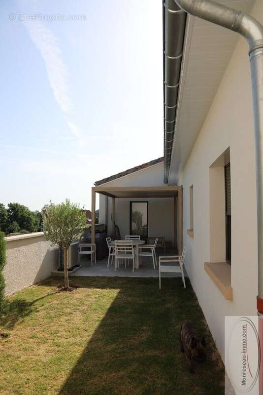 Maison à CRECHES-SUR-SAONE