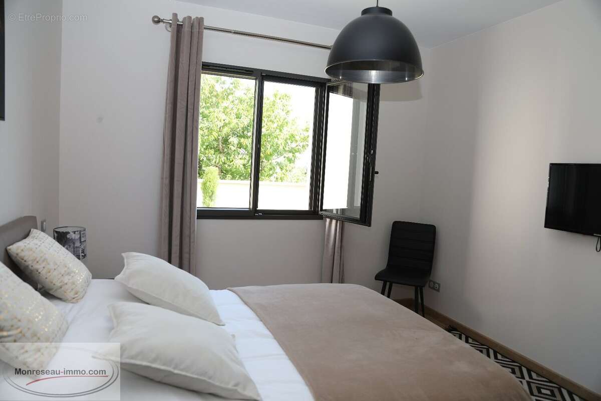 Maison à CRECHES-SUR-SAONE