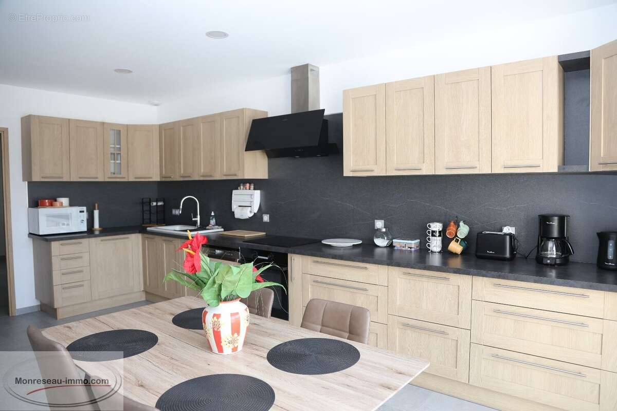 Maison à CRECHES-SUR-SAONE