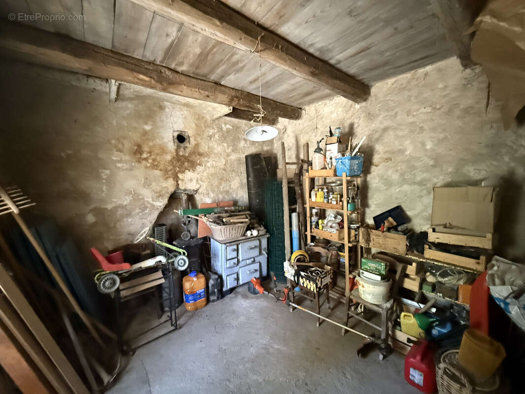 Maison à SAINT-JULIEN-CHAPTEUIL