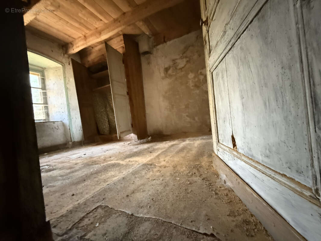 Maison à SAINT-JULIEN-CHAPTEUIL