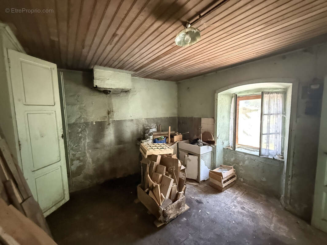 Maison à SAINT-JULIEN-CHAPTEUIL