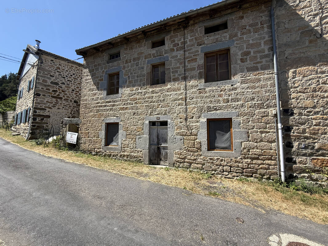 Maison à SAINT-JULIEN-CHAPTEUIL