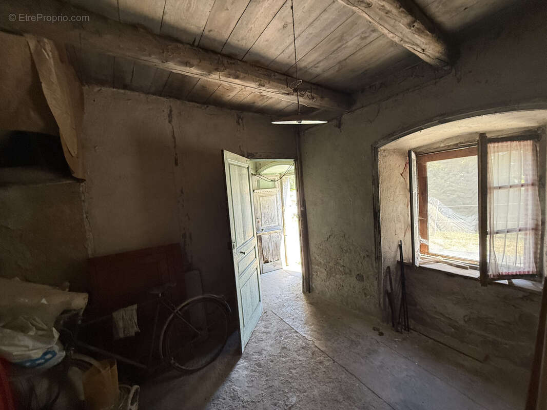 Maison à SAINT-JULIEN-CHAPTEUIL