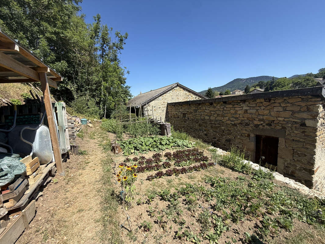 Maison à SAINT-JULIEN-CHAPTEUIL