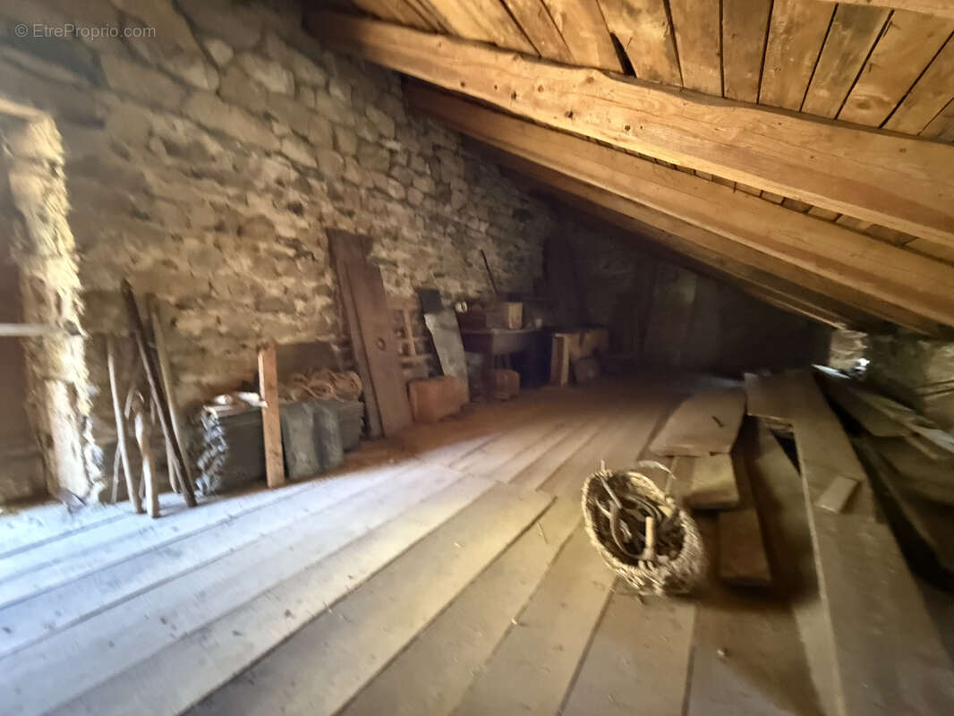 Maison à SAINT-JULIEN-CHAPTEUIL