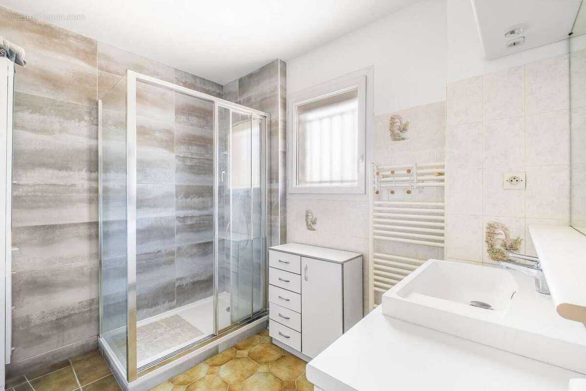 Maison à SEREZIN-DU-RHONE