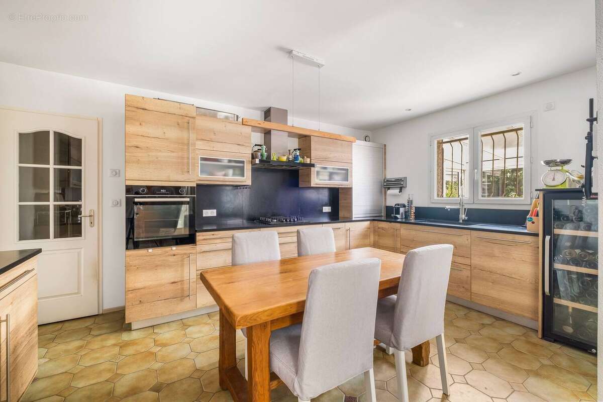 Maison à SEREZIN-DU-RHONE