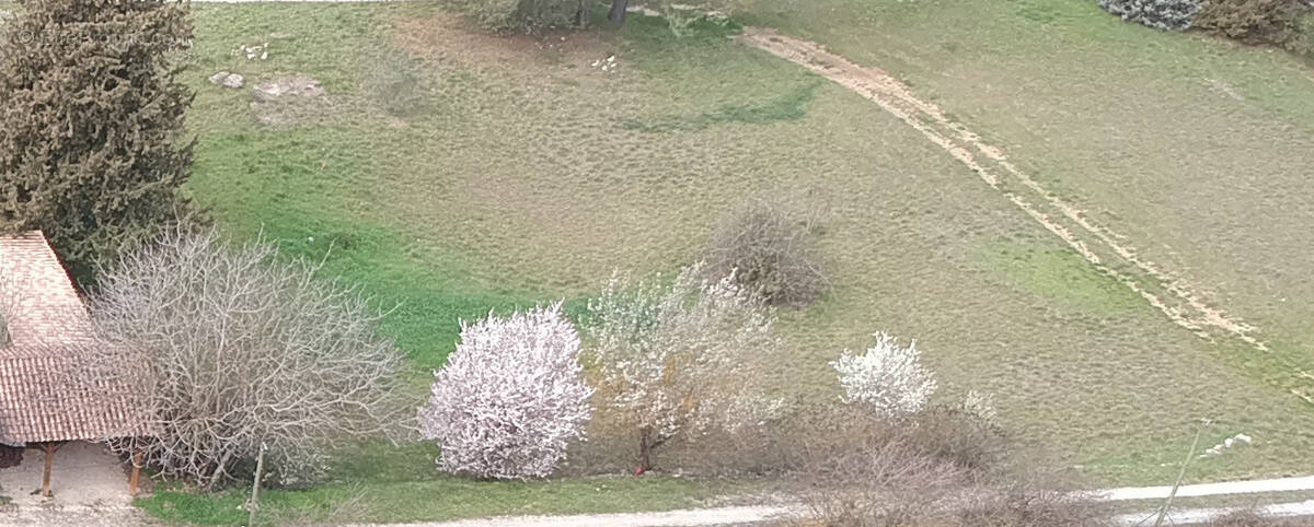 Terrain à VENTABREN