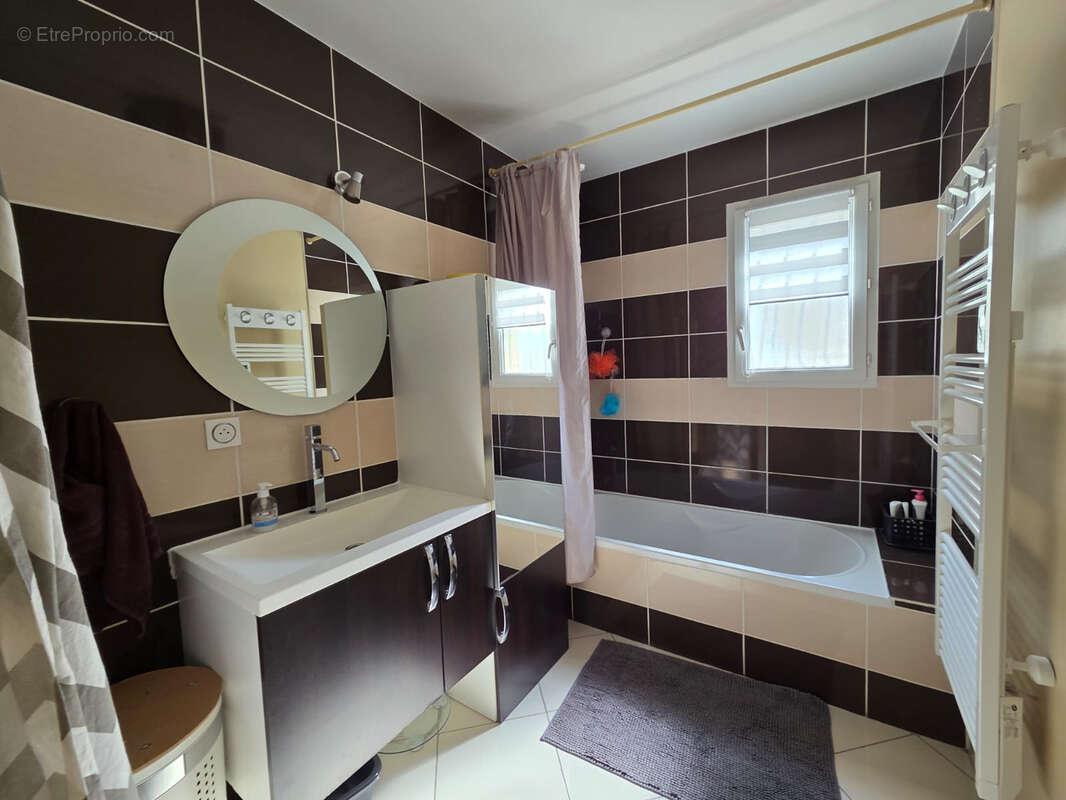 Maison à LA FARE-LES-OLIVIERS