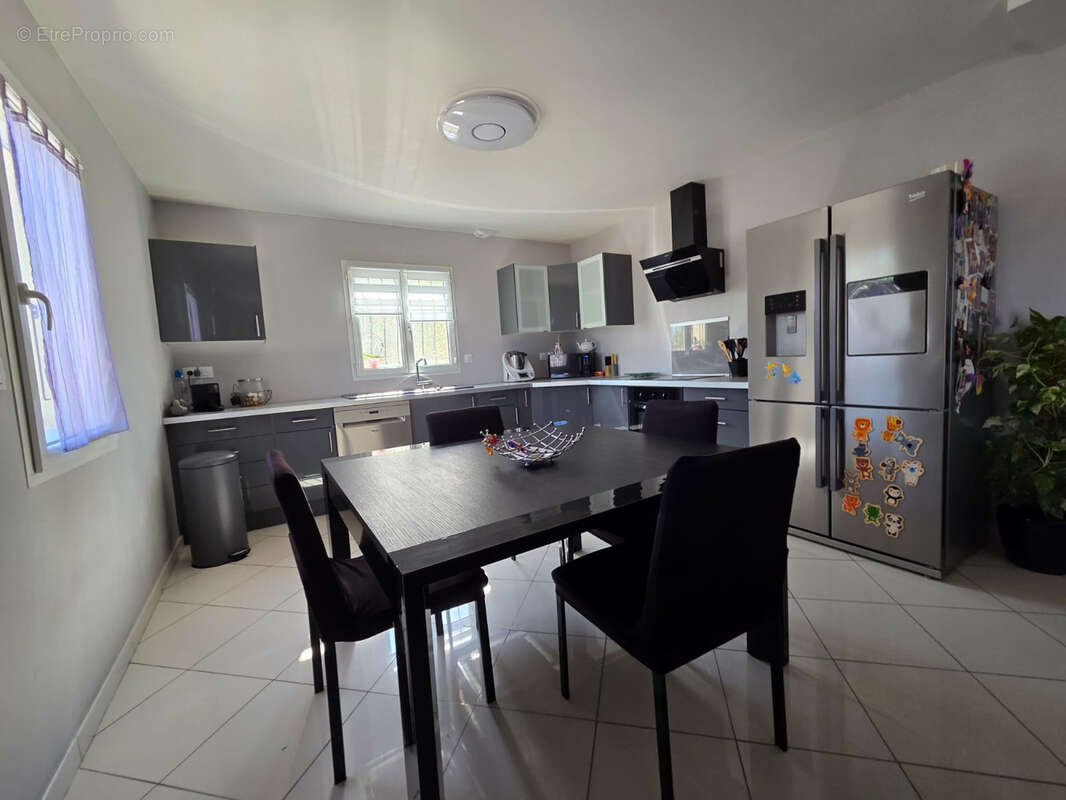 Maison à LA FARE-LES-OLIVIERS