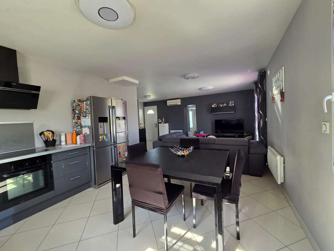 Maison à LA FARE-LES-OLIVIERS