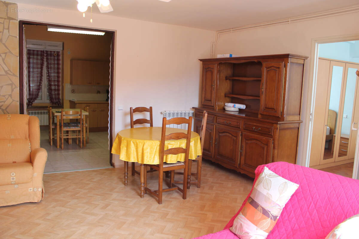Appartement à AVEZE