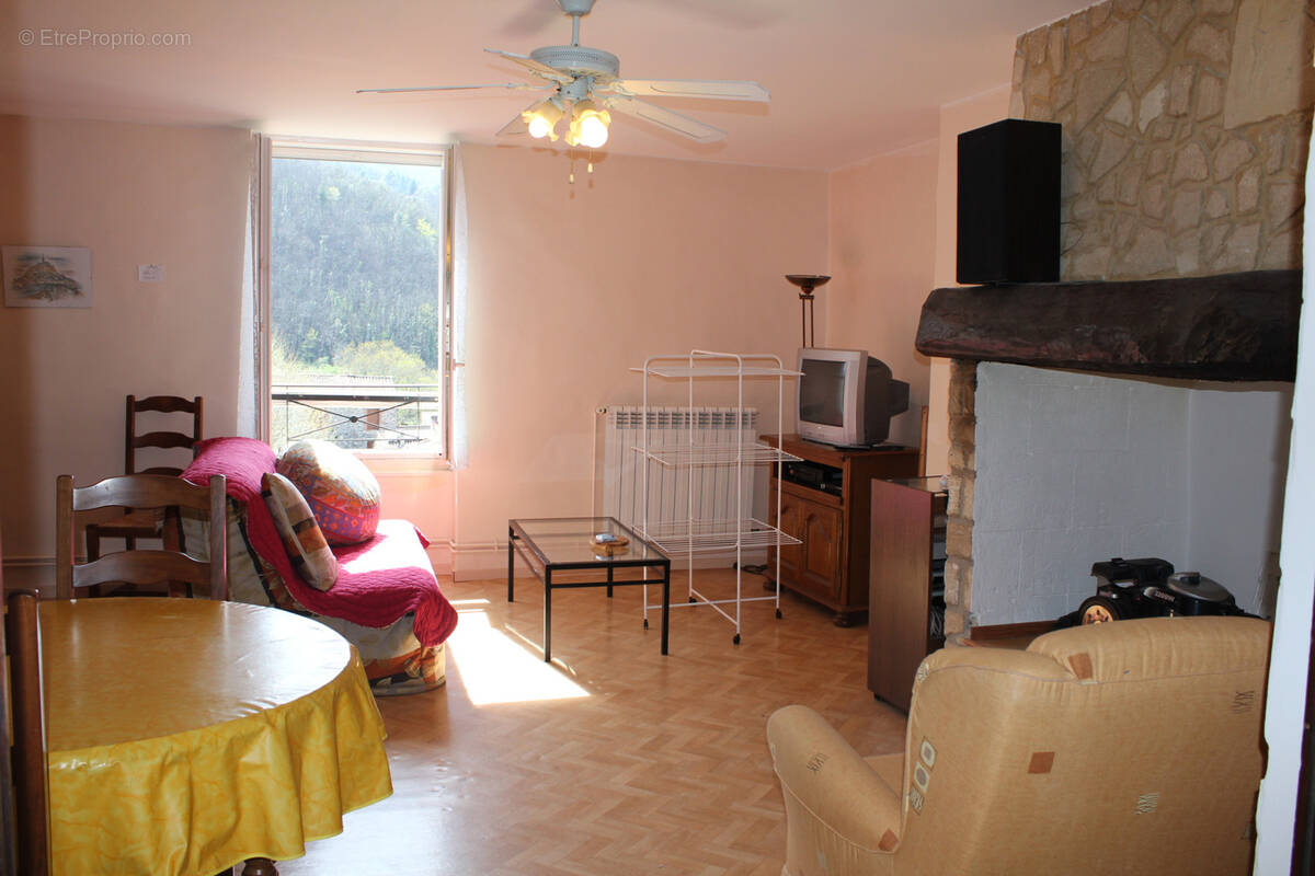 Appartement à AVEZE